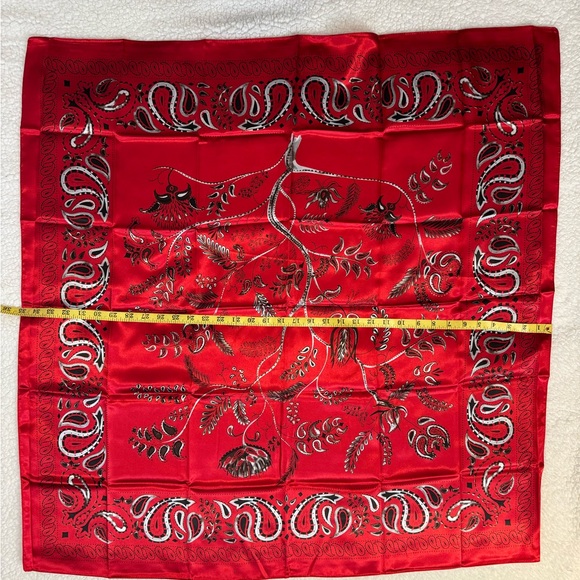 Suzhichou Red Polyester Scarf Black and Grey Paisley Print - Picture 4 of 7